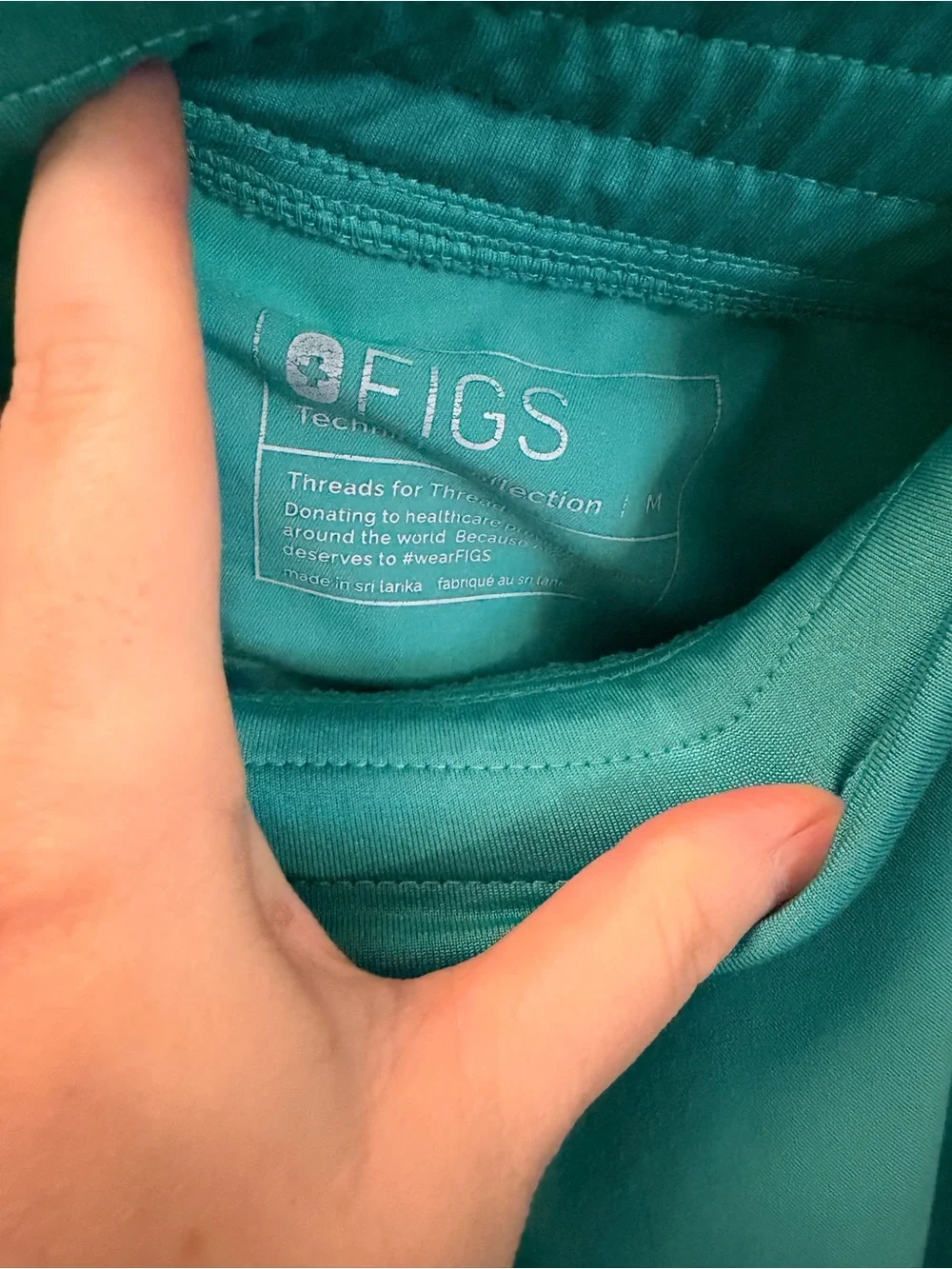 FIGS Teal Medical Scrub Top and joggers - Picture 3 of 4